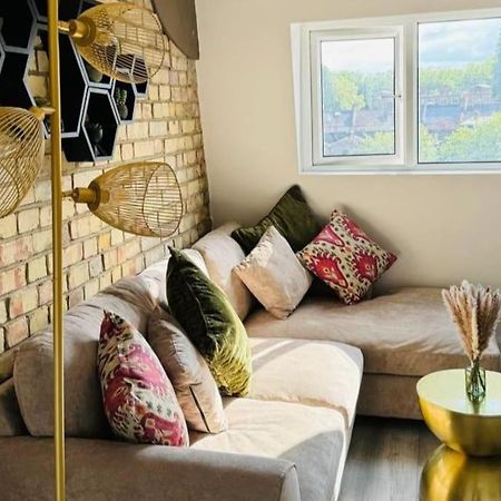 Stylish Two-Story London Retreat Apartment Exterior photo